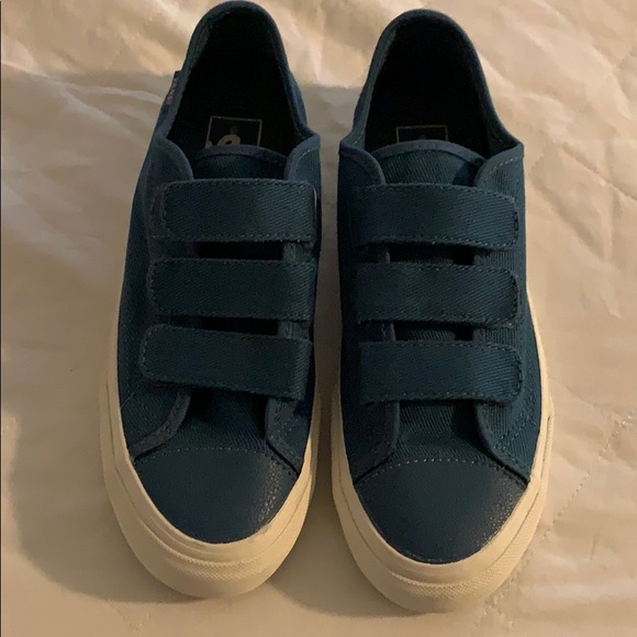 vans three strap